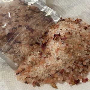 Rose and citrus bath salt